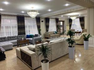 Lobi atau kawasan kaunter penerimaan di Hotel City Samarkand