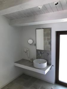 Vannituba majutusasutuses TOREMARE SUITE MARZAMEMI