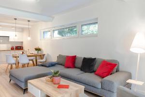 Kuchyňa alebo kuchynka v ubytovaní VacationClub – Szklarska Park VacationHome 1 + 27 fotografií