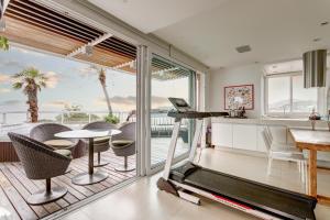 a kitchen with a balcony with a table and chairs at Triplex com jacuzzi na melhor vista de Floripa! in Florianópolis