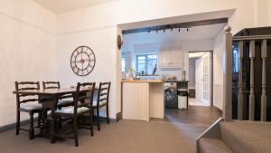 a dining room and kitchen with a table and chairs at Cosy cottage near Saltburn & Whitby in Boosbeck