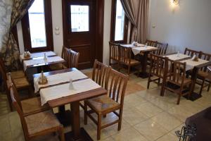 Restaurace v ubytování Ξενώνας Παρατηρητήριο Υπερώον + 35 fotografií