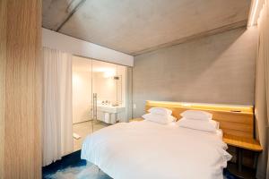 Letto o letti in una camera di FIRMAMENT Hotel