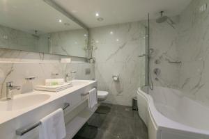 Un baño de Hotel Aurel