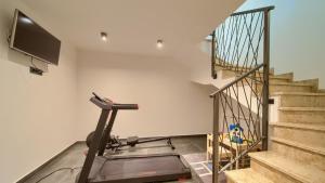 Fitness centrum a/nebo fitness zařízení v ubytování Luxury Villa Valentina with SPA zone and outdoor pool, near the sea