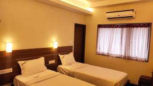 Postel nebo postele na pokoji v ubytování Hotel Rhythm Grand Suite