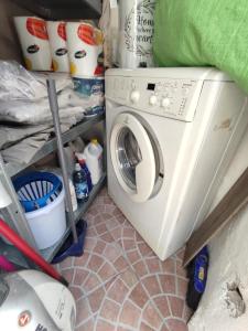- un lave-linge et un sèche-linge dans l'établissement Patrizia Casa Vacanze, à Sant'Agnello