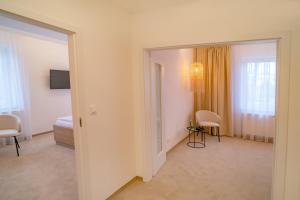 A television and/or entertainment centre at Hotel U Kaplicky