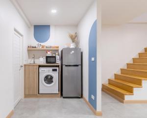 Kuchyň nebo kuchyňský kout v ubytování COROOM BKK + 8 fotografií