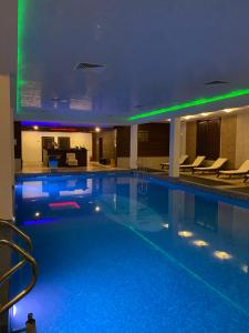 a large swimming pool with lights in a hotel at Luxury private studio in Paradiso Verde in Bansko
