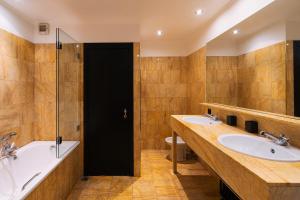 a bathroom with two sinks and a shower at Smartflats - Grand-Place I in Brussels