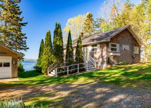 Gallery image of Lucky Stone Retreat - private beach & Acadia view in Sullivan