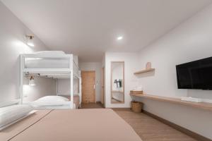 Postel nebo postele na pokoji v ubytování COROOM BKK