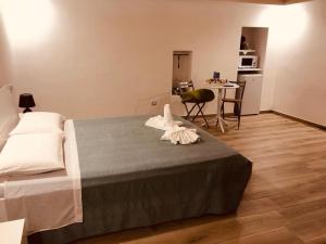 A bed or beds in a room at Mastropaolo42 Luxury B&B