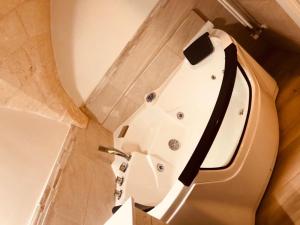 A bathroom at Mastropaolo42 Luxury B&B