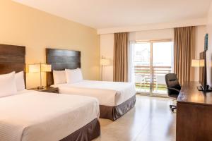 Postel nebo postele na pokoji v ubytování Wyndham Garden Cancun Downtown