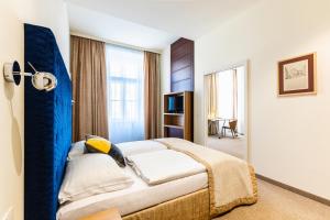 Posteľ alebo postele v izbe v ubytovaní HiLight Suites Hotel