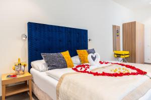 Posteľ alebo postele v izbe v ubytovaní HiLight Suites Hotel