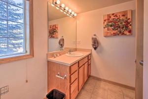 Foto sihtkohas Steamboat Springs asuva majutusasutuse Steamboat Home with Garage, 1 Mi to Ski Resort galeriist +16 fotot