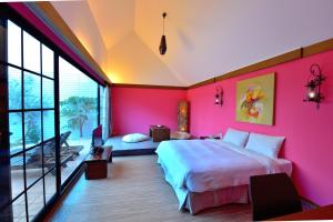 Rúm í herbergi á 墾丁海芋 獨棟泳池Villa - 訂房後需聯繫轉帳, 才有完成訂房