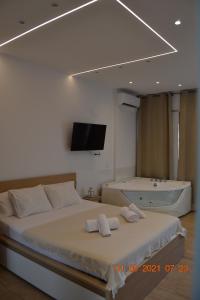 ALOHA BEACH ESTUDIO NUEVO JACUZZI FRENTE AL MAR, Benalmádena ...