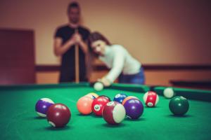 Biliár nebo kulečník v ubytování Hotel Viktória