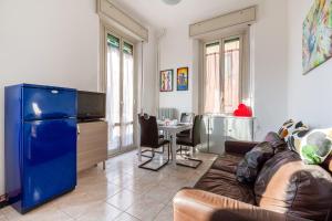 Ruang duduk di Cosy Apartment close to IULM University