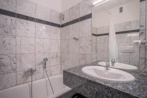 Koupelna v ubytování RüSuite III - Gemütliches Apartment in Essen + 2 fotografie