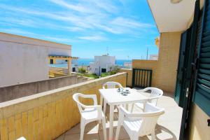 A balcony or terrace at Appartamenti Leuca 50 m dal mare