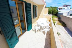 A balcony or terrace at Appartamenti Leuca 50 m dal mare