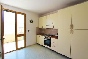 A kitchen or kitchenette at Appartamenti Leuca 50 m dal mare