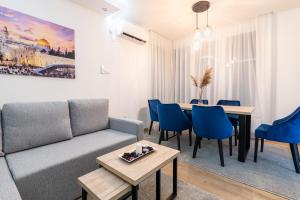 a living room with a couch and a table at Daisy resort in Novi Sad