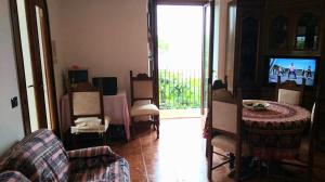 TV a/nebo společenská místnost v ubytování TakeAmalfiCoast Main House