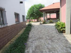 a cobblestone street in front of a building at Villa à Odza borne 12 Aéroport a 10min in Yaoundé