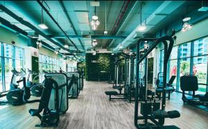 Fitness centrum a/nebo fitness zařízení v ubytování Elite LUX Holiday Homes - Cozy & Stylish 1 BR with Huge Pools & World Class Gym