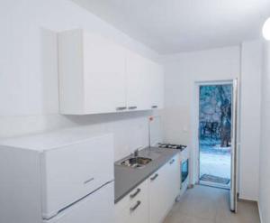 Kuchyň nebo kuchyňský kout v ubytování Top 10-1 bedroom apt/terrace