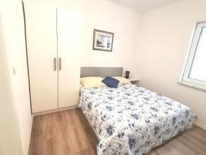 Postel nebo postele na pokoji v ubytování Top 10-1 bedroom apt/terrace