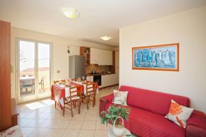 Kuchyňa alebo kuchynka v ubytovaní CASA LUCA Appartamento al centro di Marzamemi vista mare con parcheggio privato