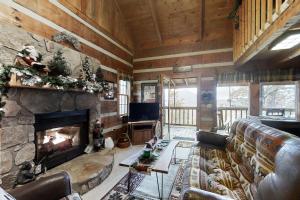 a living room with a couch and a fireplace at Misty View Cabin in Hatchertown