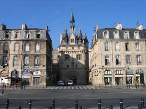 ボルドーにあるAusone Beautiful loft apartment in historical center + terrace and parkingのギャラリーの写真