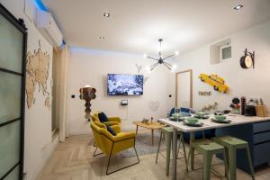 Foto da galeria de Luxury Apartment Puerta Del Sol + Private Patio em Madri
