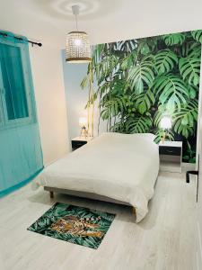 Un pat sau paturi într-o cameră la La saveur Tropicale-Proche centre ville-Aéroport