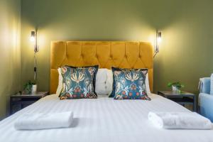 Postel nebo postele na pokoji v ubytování Queen Street Apartments by Sasco