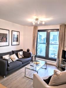 Seating area sa New Central Woking 1 and 2 Bedroom Apartments with Free Gym, close to Train Station