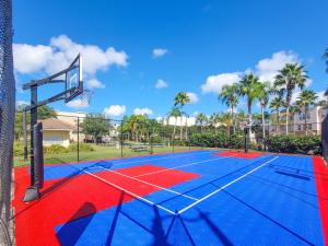 a basketball court with a basketball hoop at 3Br 2Bath Condo Balcony 5min Conv Center 1410ft in Orlando