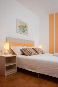 Postel nebo postele na pokoji v ubytování Apartment Sve - with parking