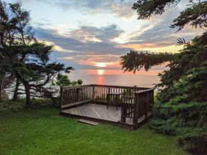 Oceanfront Cliffside Cottage - Cabot Coast