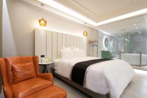 168 Motel-Zhongli tesisinde bir odada yatak veya yataklar