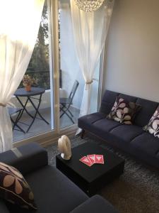 a living room with a couch and a table at Condominio Robles camino al volcan in Pucón