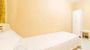 Fotografie z fotogalerie ubytování Cristian Jay Dormitory by RedDoorz v destinaci Dasmariñas + 25 fotografií